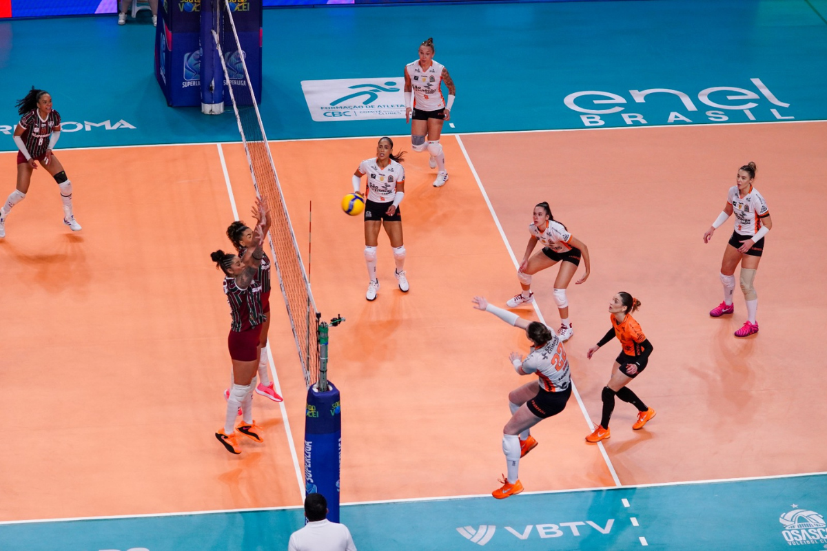 Osasco vence Fluminense e se encaminha para semifinal da Superliga