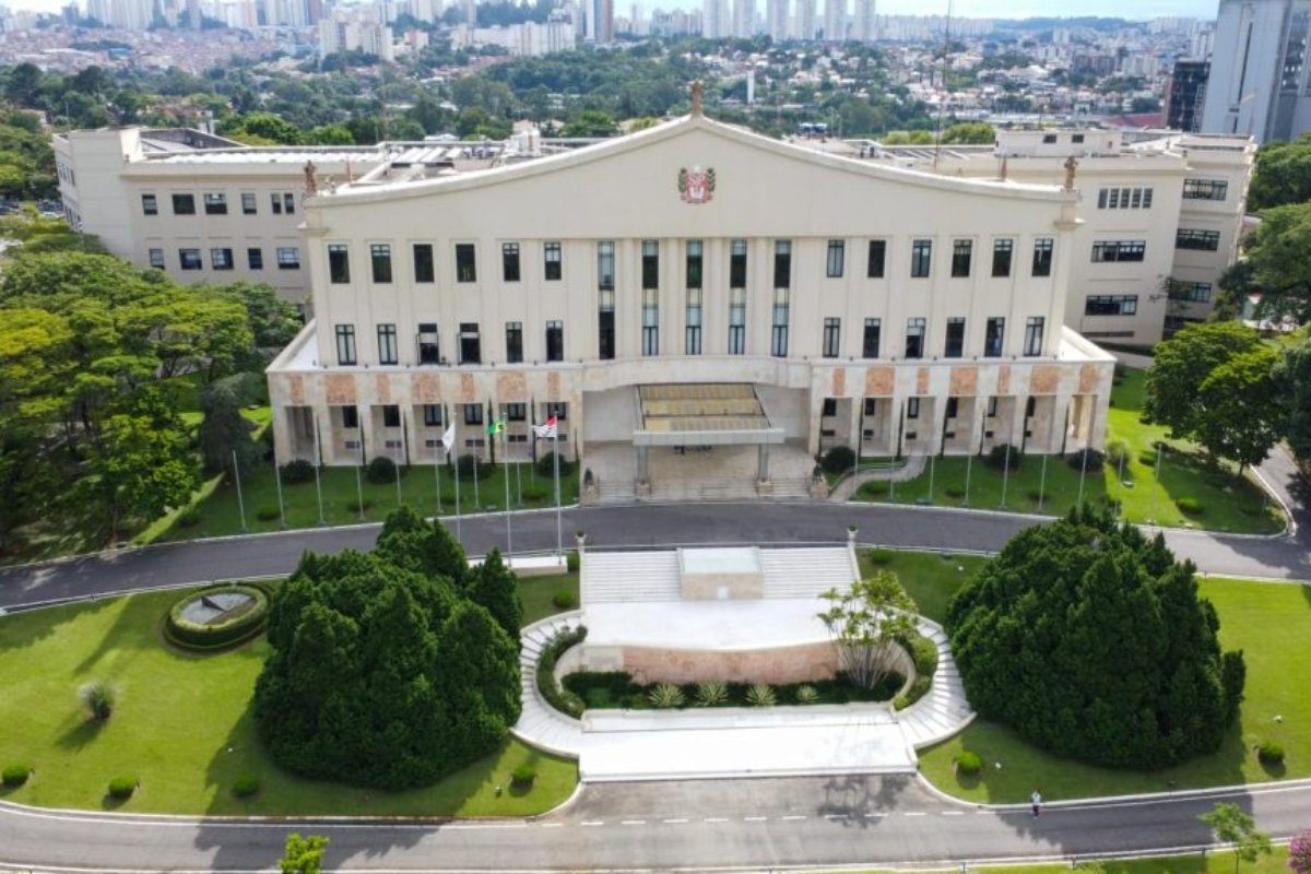 Governo de SP extingue mais de 67 mil cargos focando na eficiência