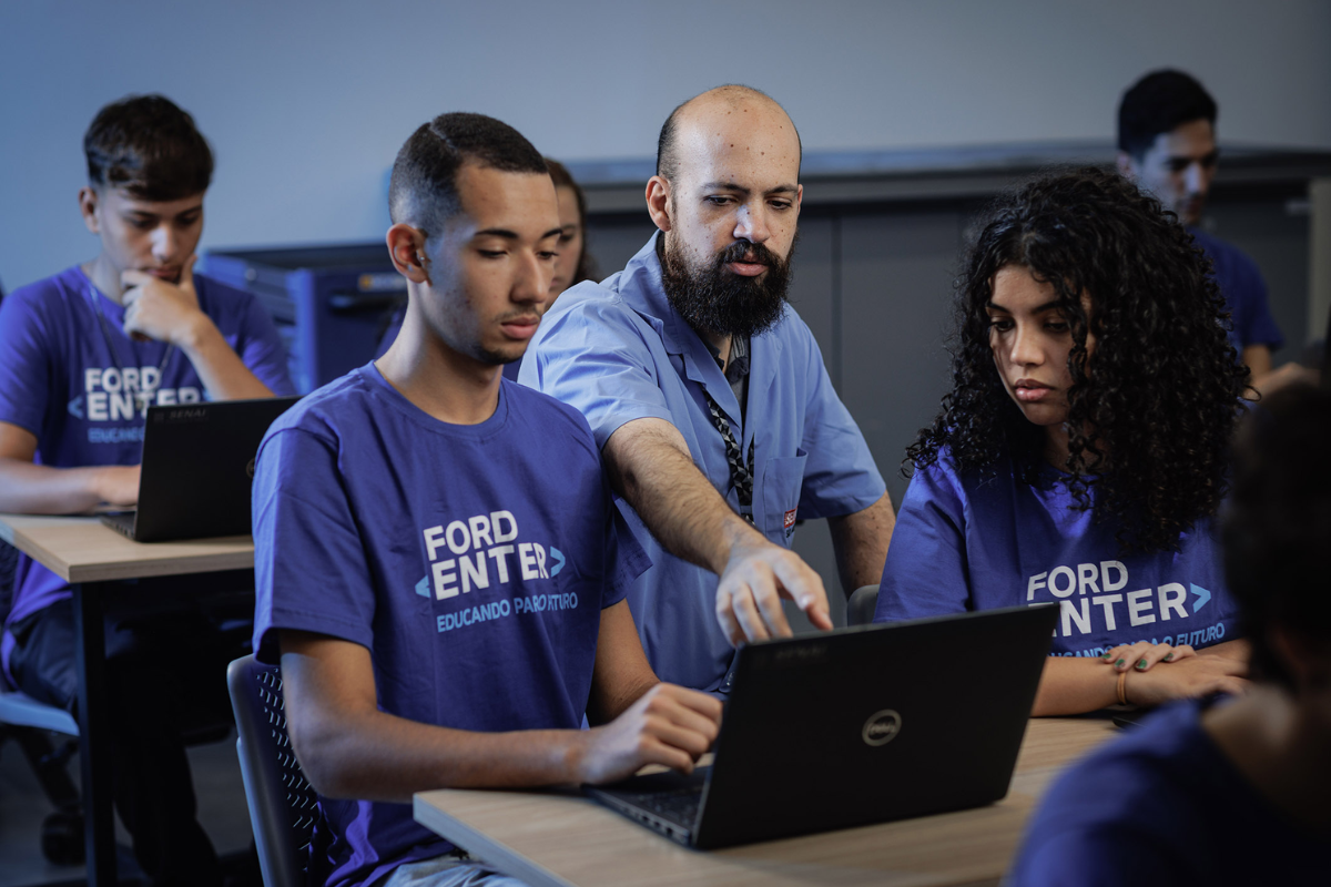 Ford lança curso gratuito de tecnologia com 120 vagas