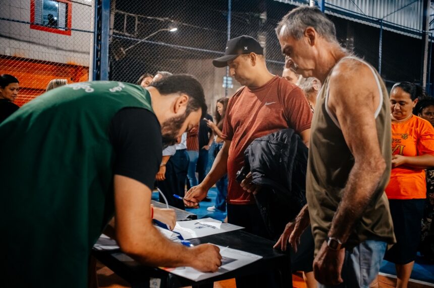 Entrega de escrituras transformam sonho da casa própria em realiade à moradores da Vila Boa Vista, na região do Montanhão, em São Bernardo - Johnn Menezes/PMSBC