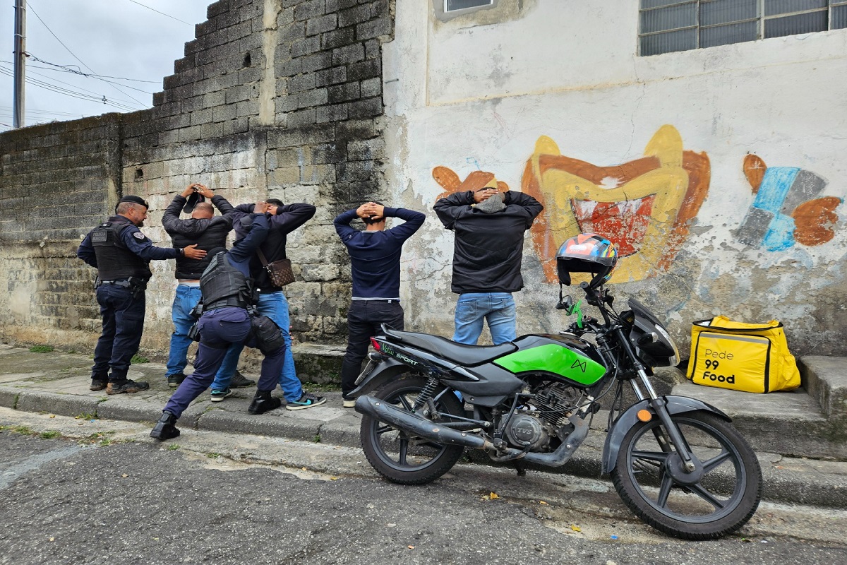 GCM de Itaquá apreende mais de 7 mil porções de drogas 