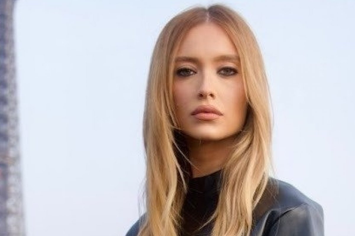 Maria Braz prestigia Balenciaga na Paris Fashion Week