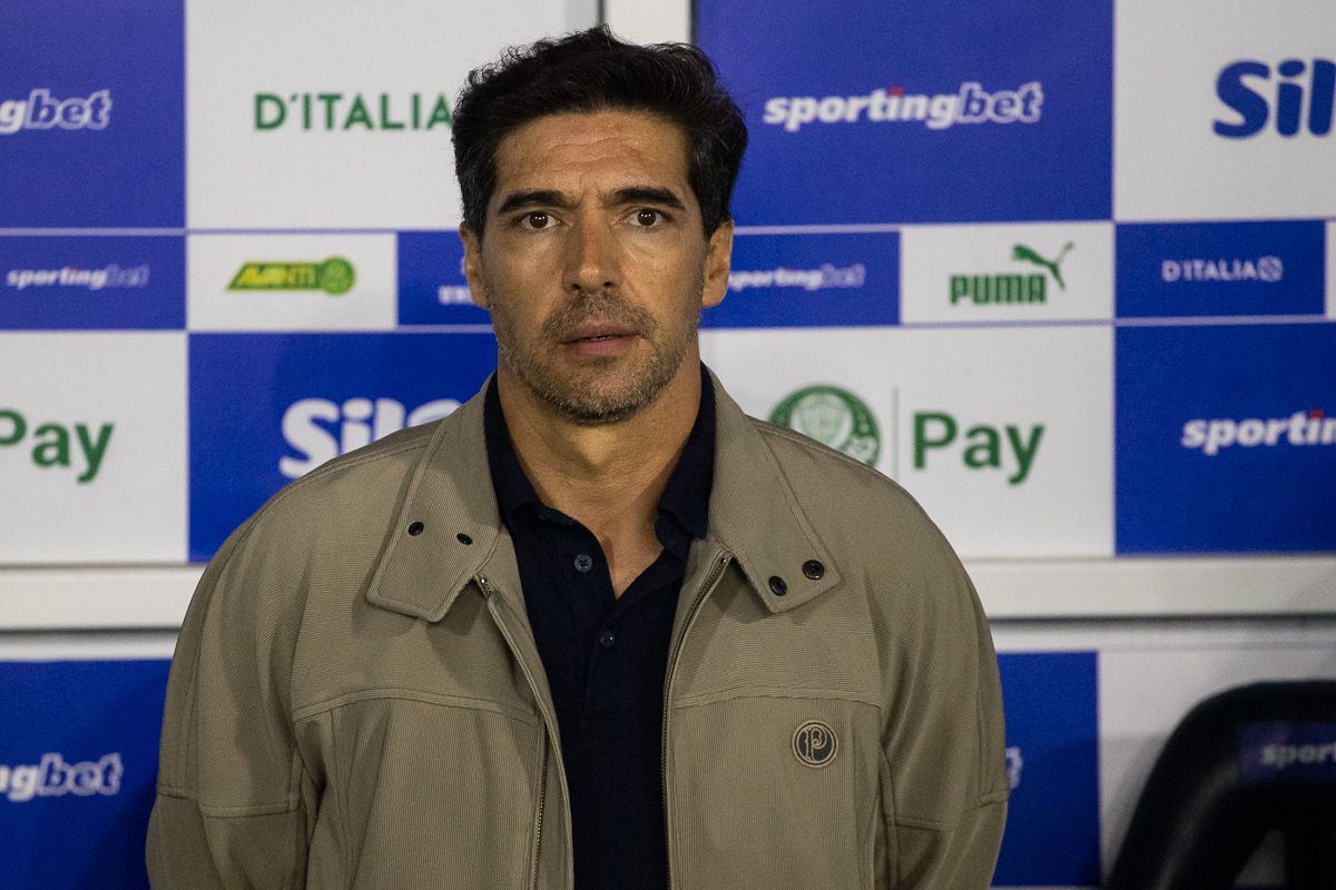 Abel reclama do tempo de descanso e explica Árias no banco