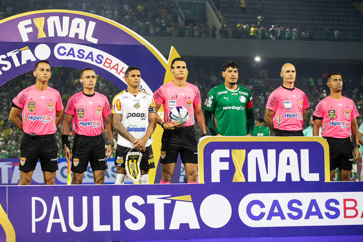 Gustavo Gómez pode superar Ademir da Guia no Palmeiras