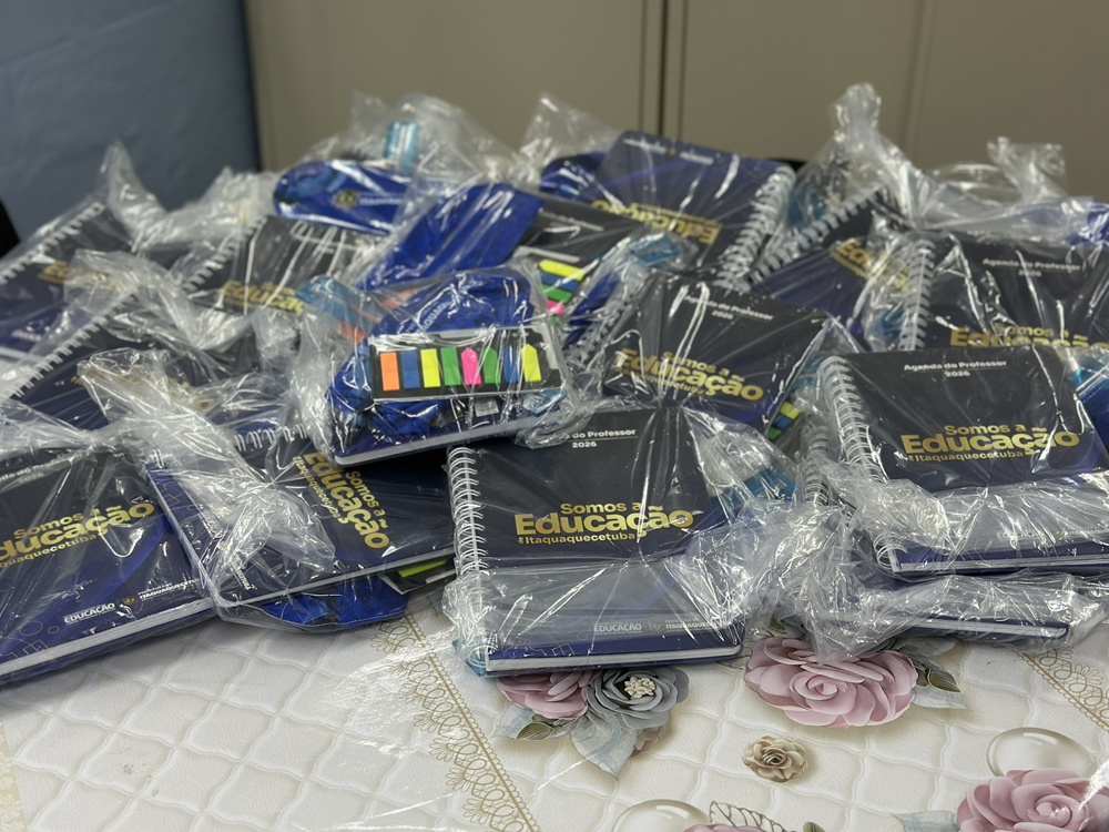 Itaquá distribui 3 mil kits de apoio pedagógico para professores