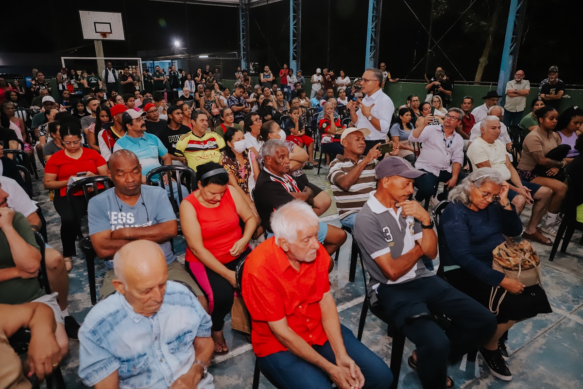 Moradores recebem escrituras de imóveis no Parque São Bernardo