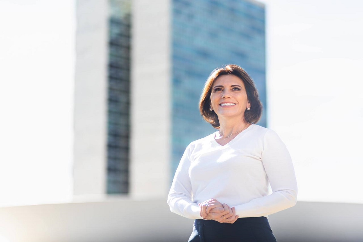 Rosana Valle recebe Colar de Honra ao Mérito Legislativo na Alesp