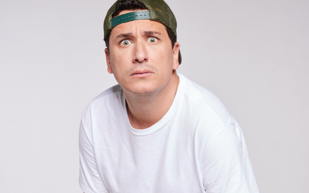 Rafael Portugal apresenta show de comédia em Mauá