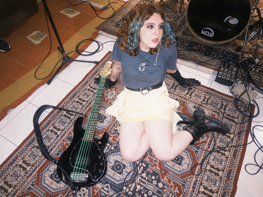 Tuany apresenta a faixa “Deito e Choro” nesta quarta (25)