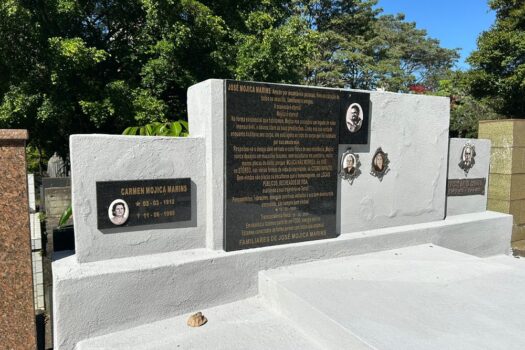 Tour em cemitério explora a vida e obra de José Mojica Marins