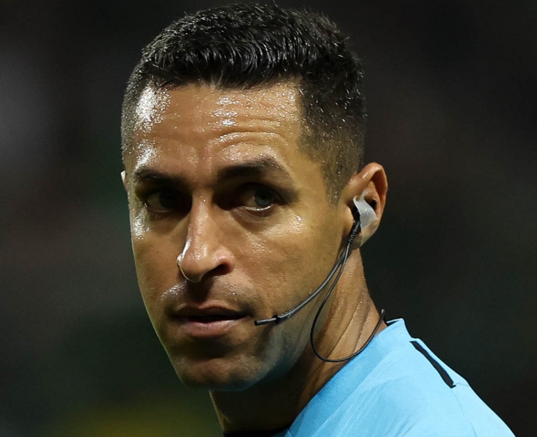 Corinthians: Arbitragem relata ofensas e objetos no gramado