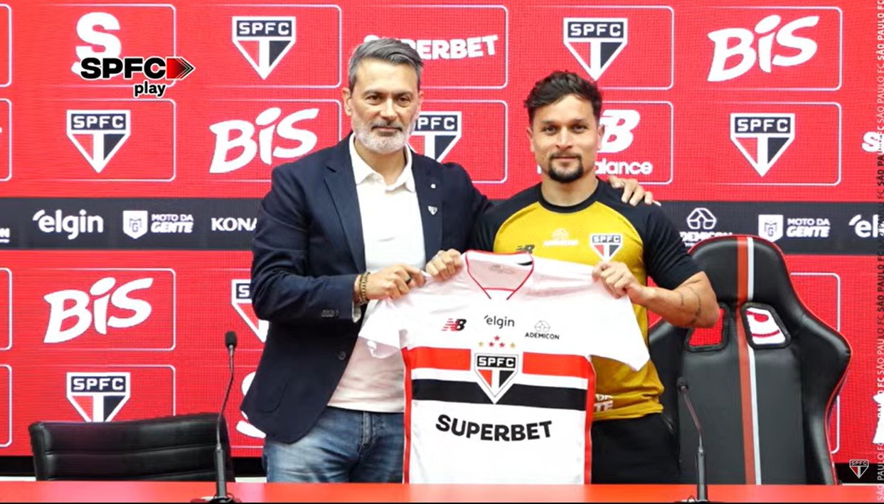 Artur é apresentado no São Paulo, revela ligação e garante: “Foco em fazer história”