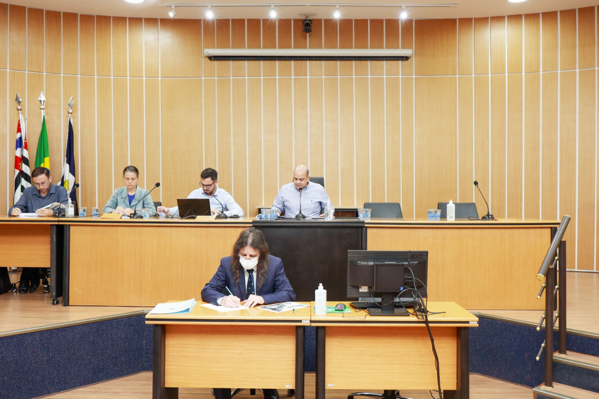 São Caetano desacelera gastos e prepara teto para 2026