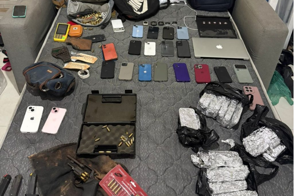 Polícia apreende quase 100 celulares em ‘casa cofre’ em Paraisópolis