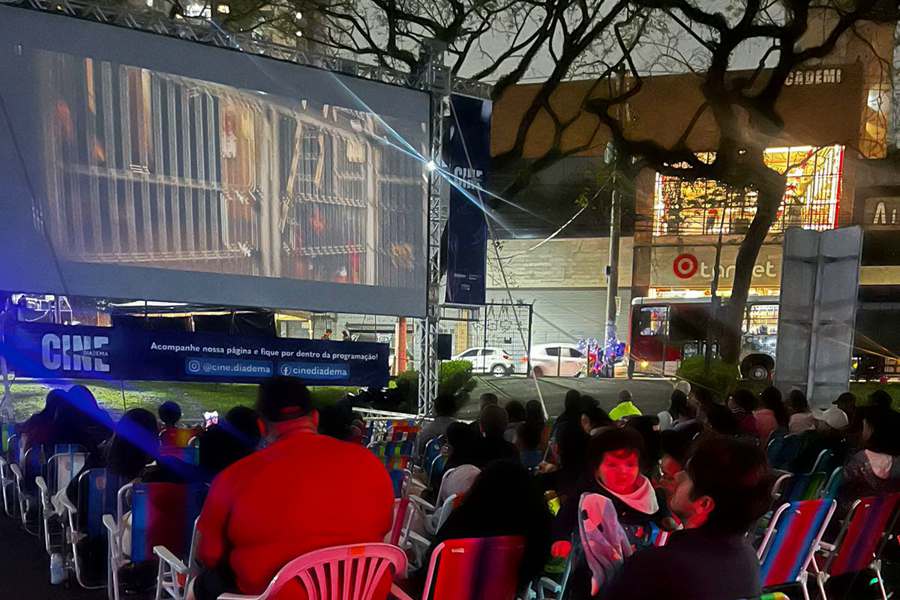 Protagonismo feminino é tema de cinema ao ar livre em Diadema