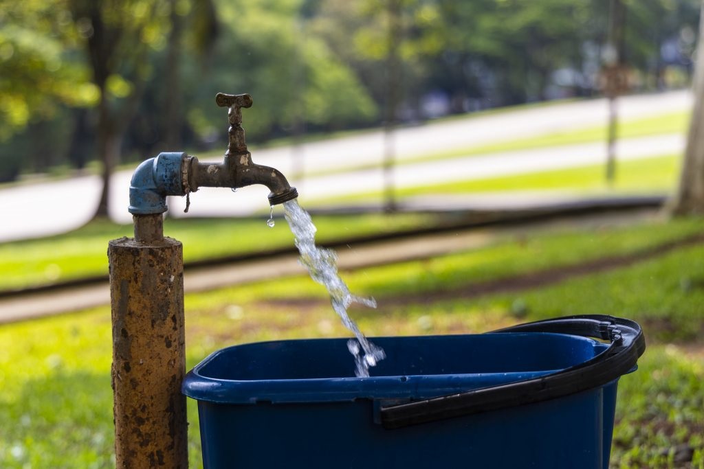 Sabesp passa a alertar aumento no consumo de água via WhatsApp