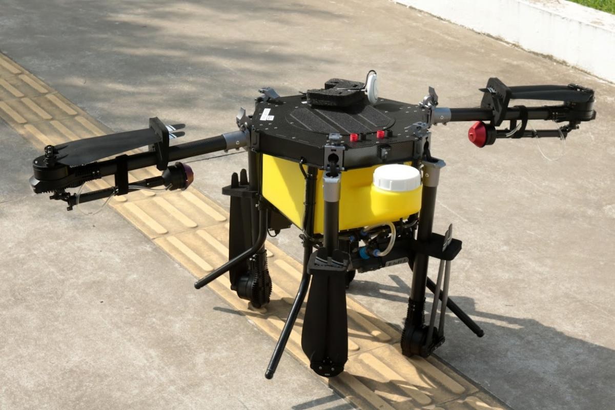 Santos usa drone com larvicida para eliminar focos de dengue