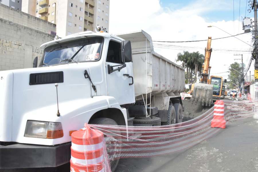 Estrada do Cata Preta recebe obras de drenagem e mobilidade