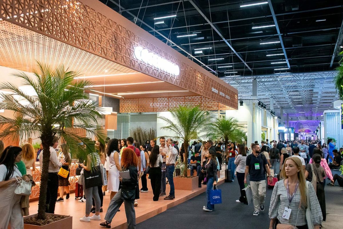 Arquitetos do ABC buscam tendências na Expo Revestir 2026