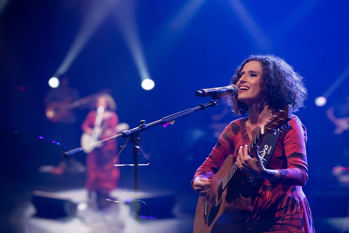 Fernanda Porto celebra 20 anos de carreira com show na Vila Itororó