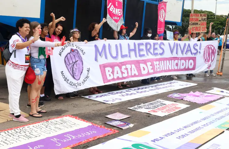 Dia da Mulher têm protestos contra violência de gêneros em cidades pelo Brasil