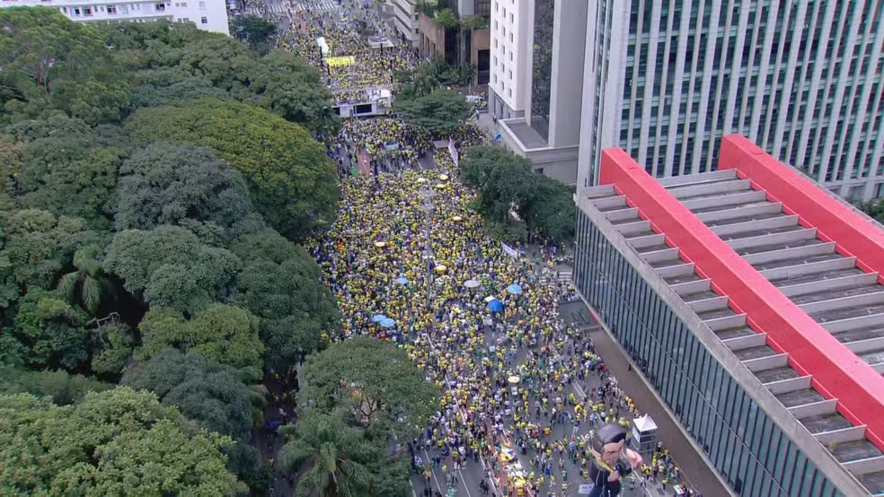 Ato contra Lula e STF reúne manifestantes na Avenida Paulista