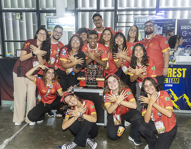 Firjan SESI aumenta inclusão feminina na robótica em 88%