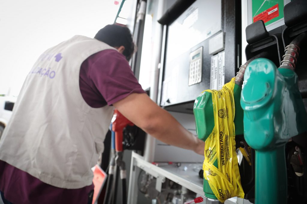 Operação em SP mira fraudes em postos de combustíveis