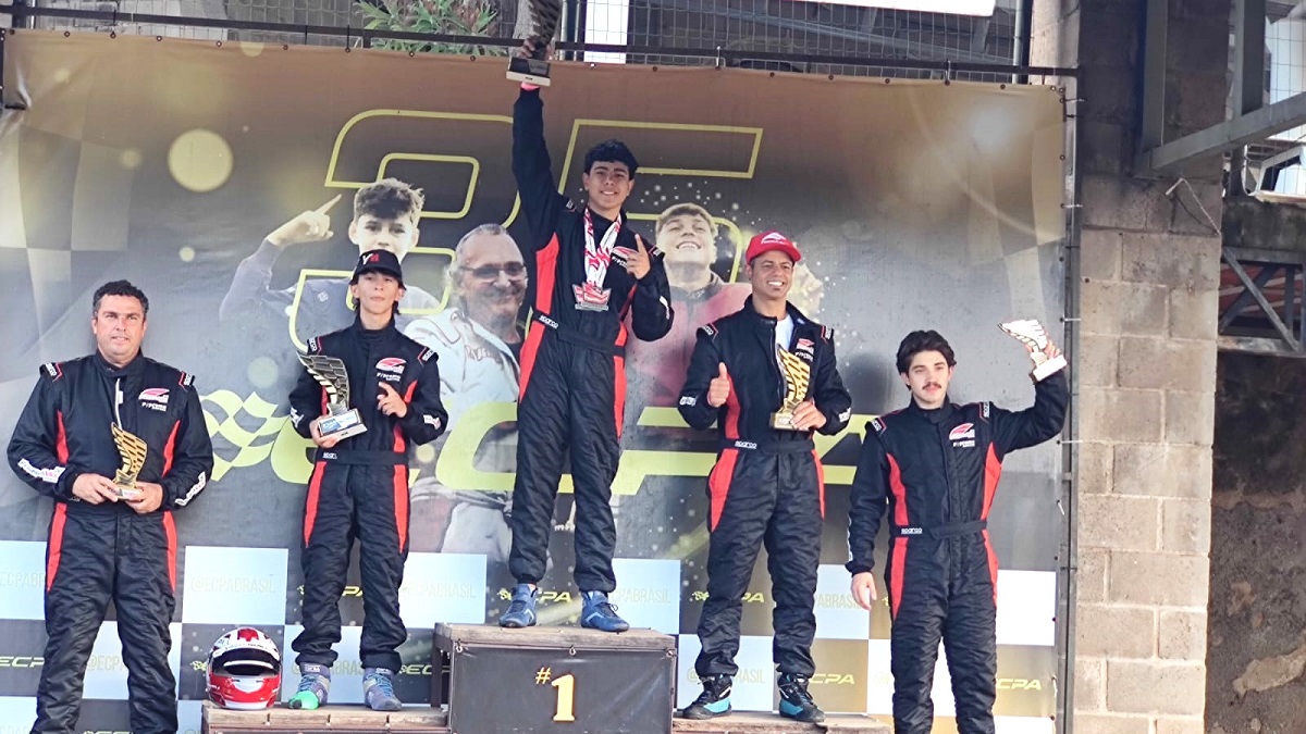 João Alécio estreia do automobilismo com vitória na Fórmula Vee