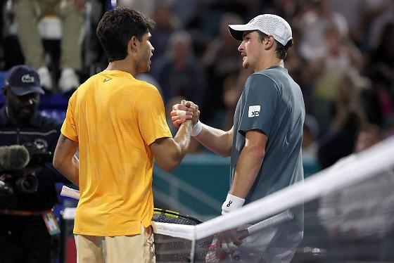 João Fonseca cai diante de Alcaraz em duelo no Miami Open