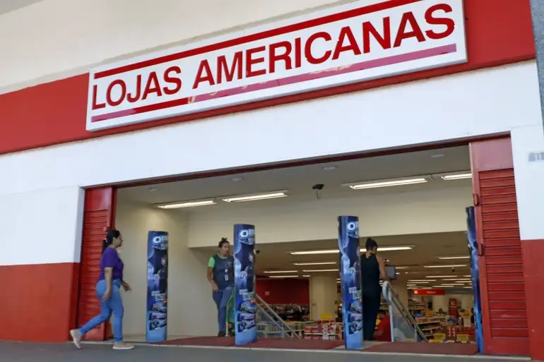 Americanas avança em recuperação judicial e reduz prejuízo