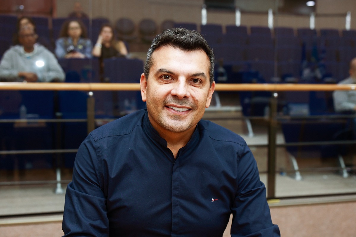 Luis Galarraga propõe multa para quem agredir servidores públicos