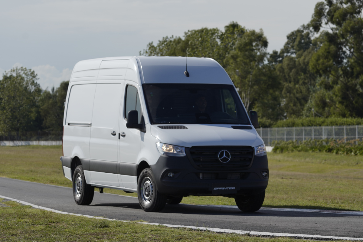 Sprinter automática entra no jogo das vans profissionais