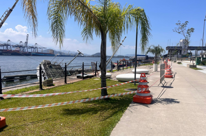 Isolamento do local onde o Navio Professor W. Besnard está afundado