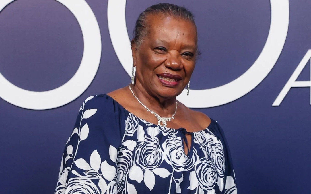 Neusa Borges assina contrato vitalício com a Globo aos 84 anos