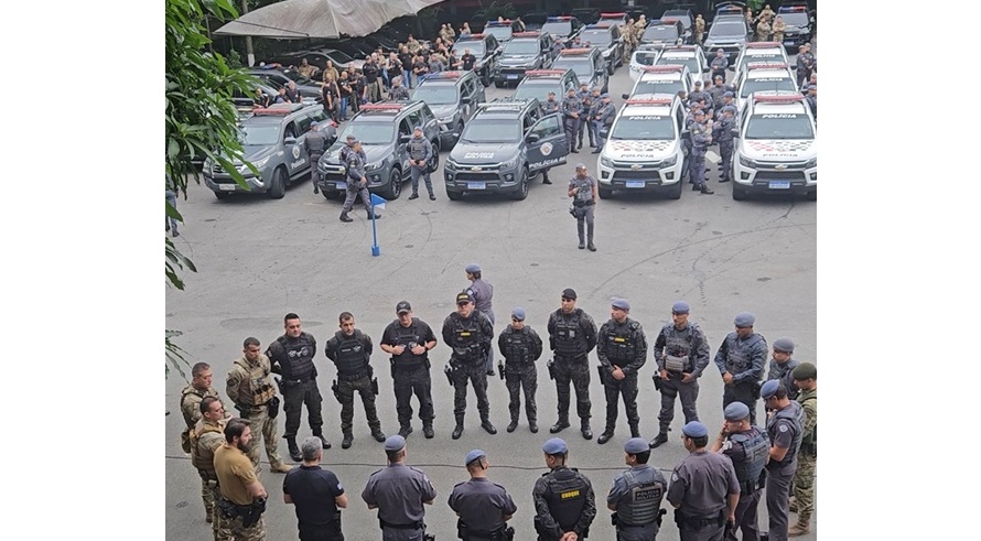 PM e Polícia Civil ocupam Morro São Bento em Santos