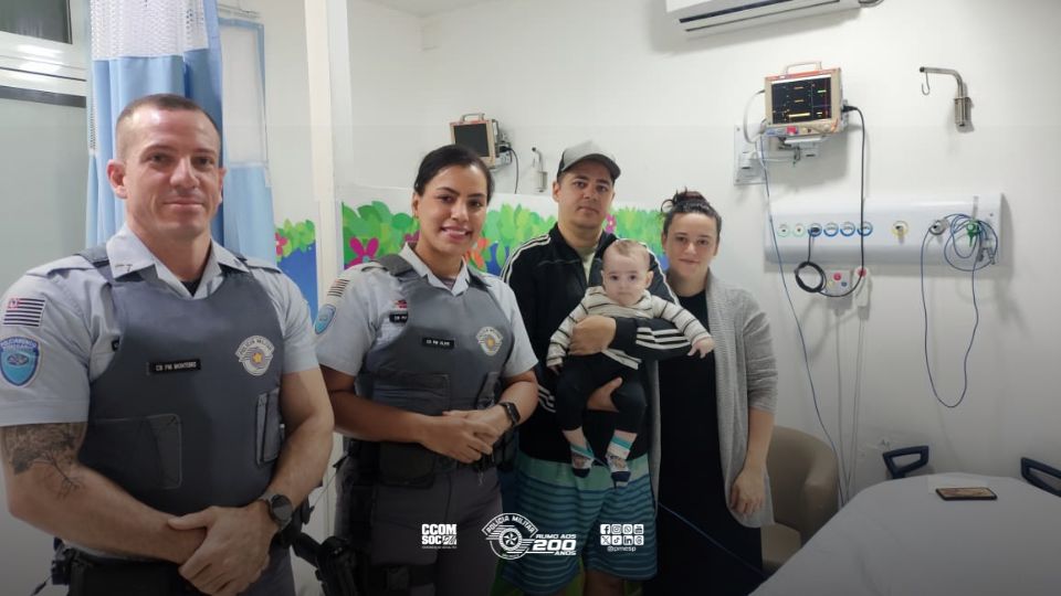 PM escolta bebê com falta de ar na Rodovia Anhanguera
