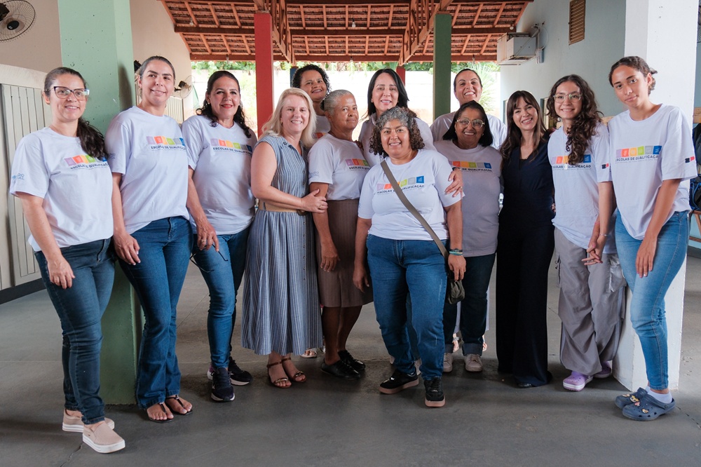 Primeira-dama de SP vistoria carretas de cursos gratuitos