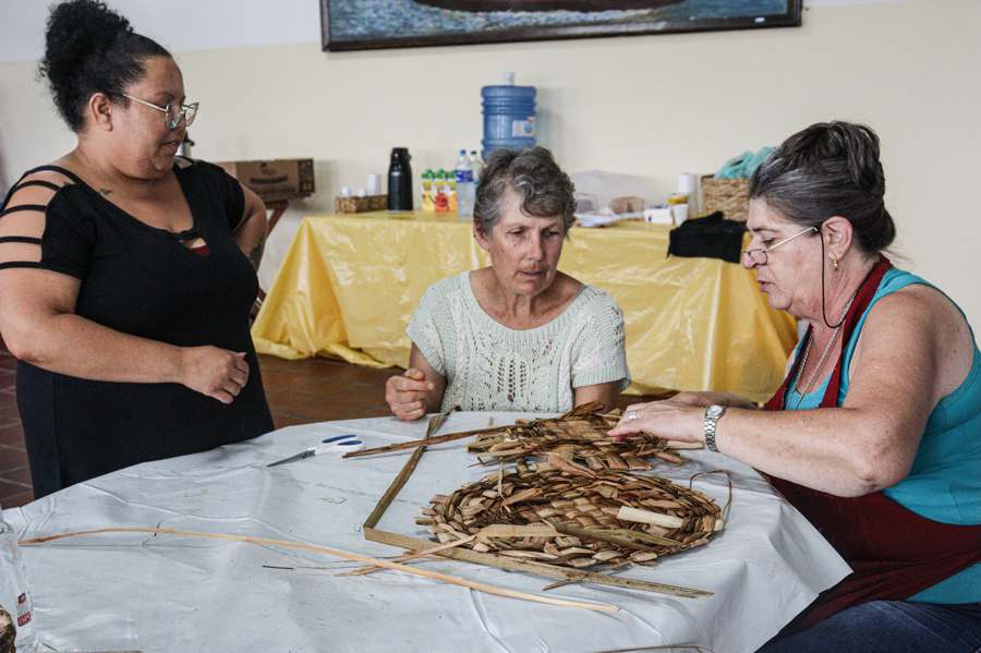 Rio Grande da Serra promove curso de artesanato sustentável