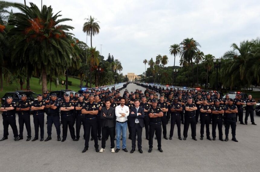 Secretário de Segurança Pública, Orlando Morando, ao lado do prefeito de São Paulo, Ricardo Nunes, participam da entrega de 100 viaturas à GCM de São Paulo - Divulgação