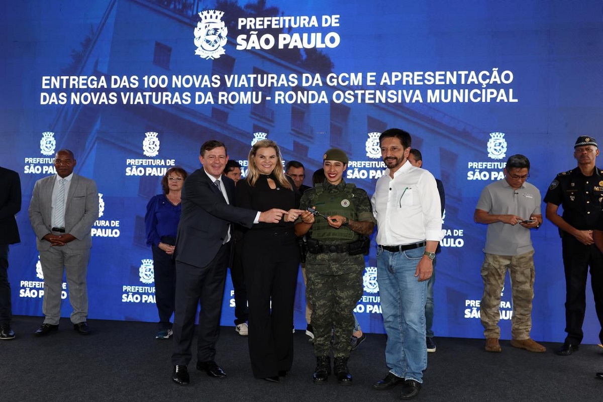 Orlando Morando e Ricardo Nunes entregam 100 novas viaturas à GCM