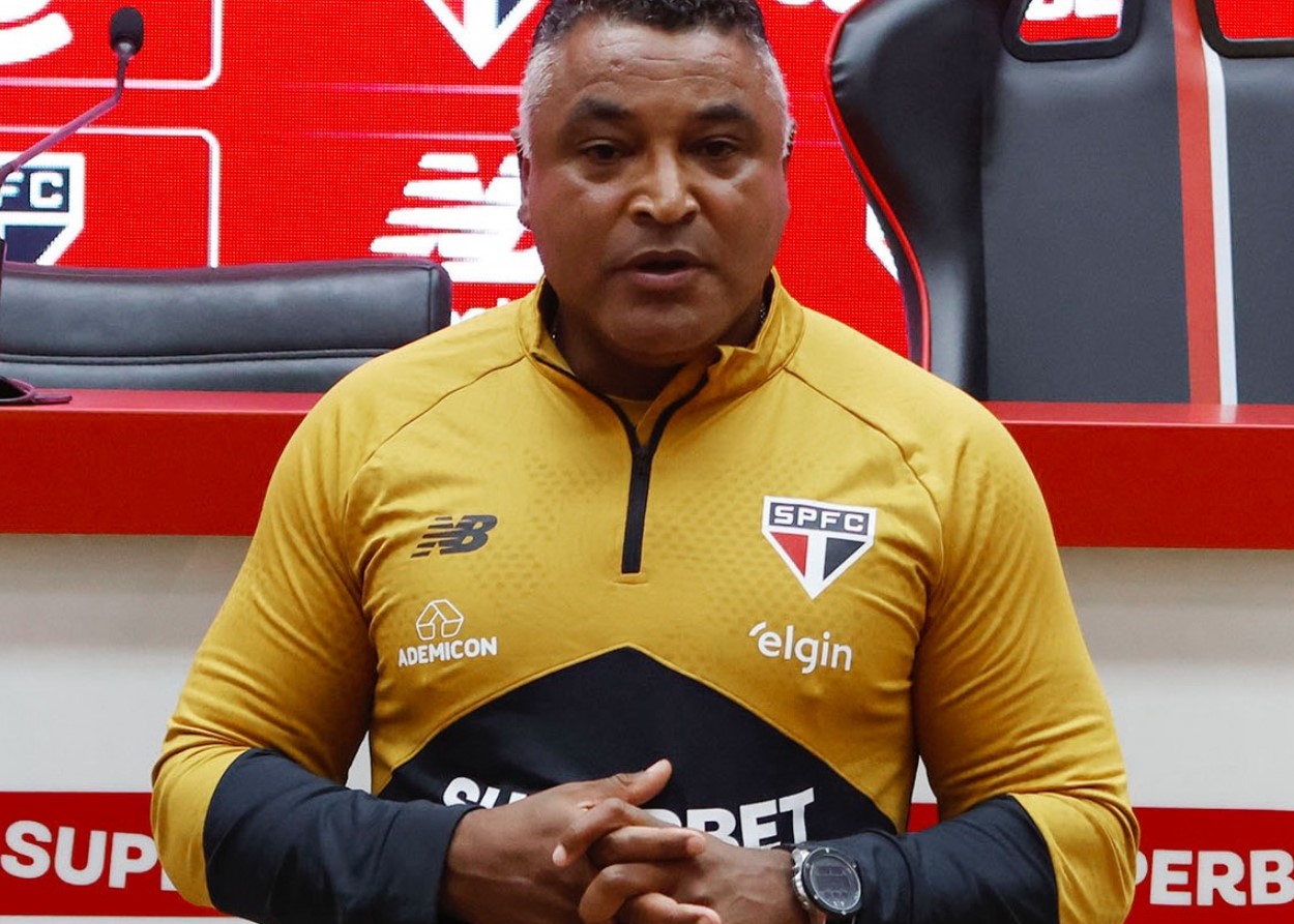 Roger Machado é apresentado e explica mudanças em relação a Crespo: “Pressão”