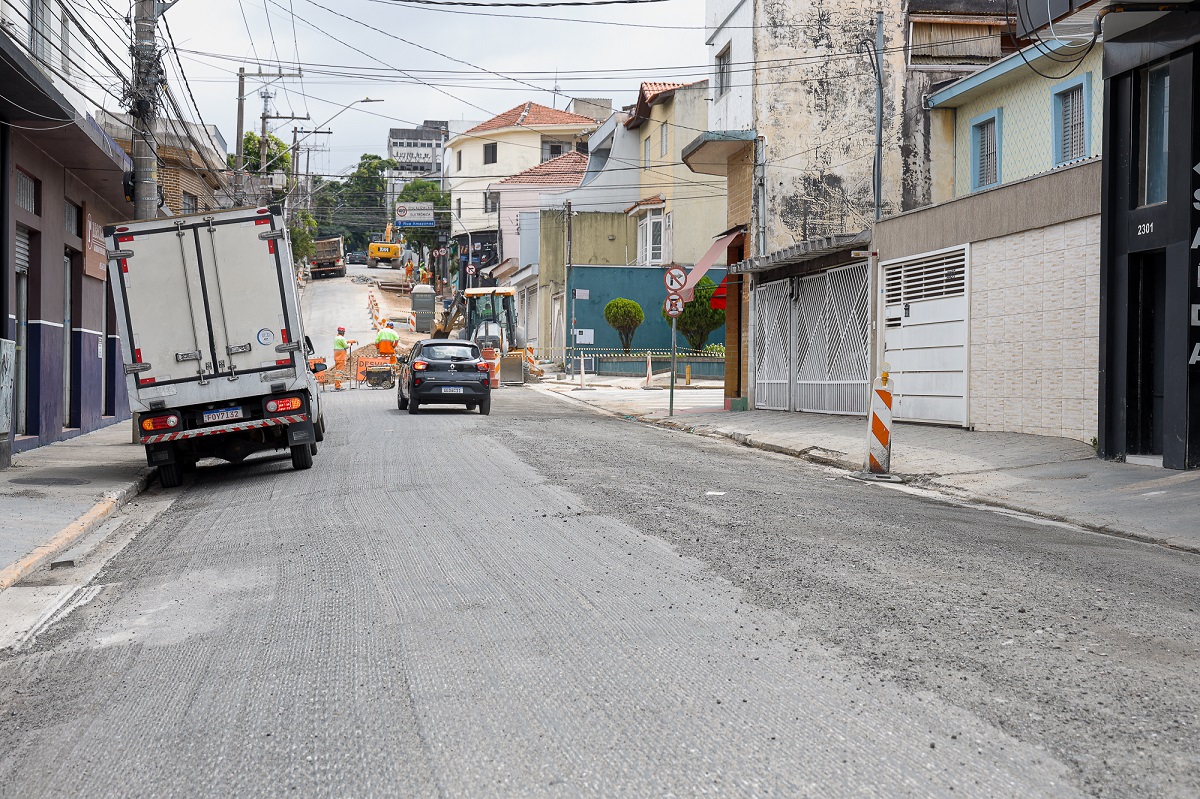 Obras do Drenar avançam com novo asfalto na Rua Amazonas