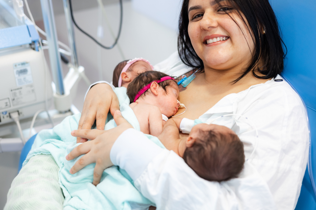 Método Canguru ajuda trigêmeos prematuros a evoluir em São Bernardo