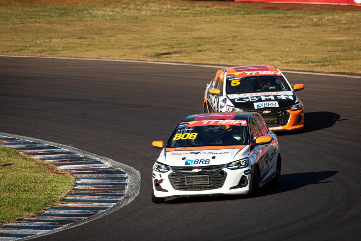 Chegadas apertadas marcam domingo da Turismo Nacional