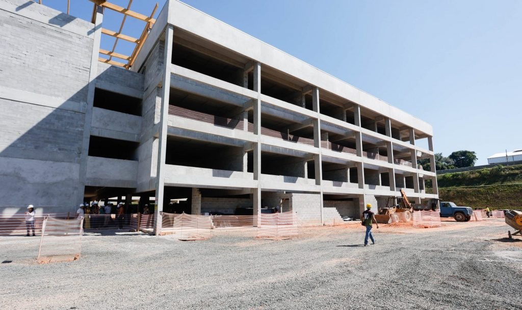Felício Ramuth fiscaliza obras de unidades escolares em Campinas