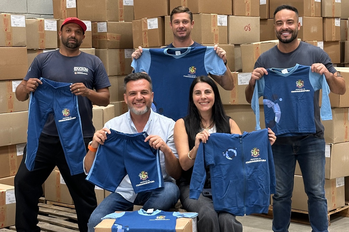 Itaquá inicia a entrega de uniformes escolares na rede