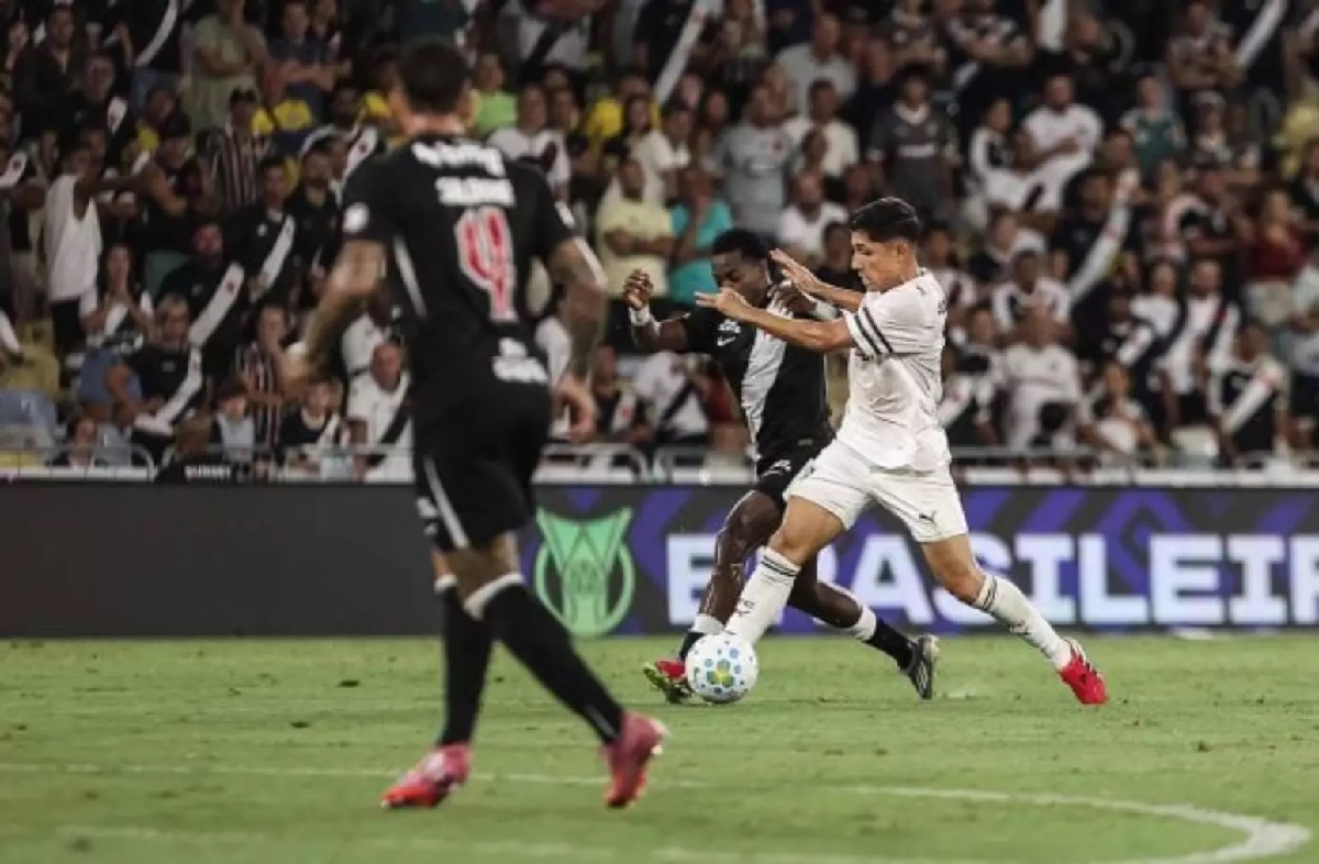 Vasco vence Fluminense de virada com gol heroico nos acréscimos