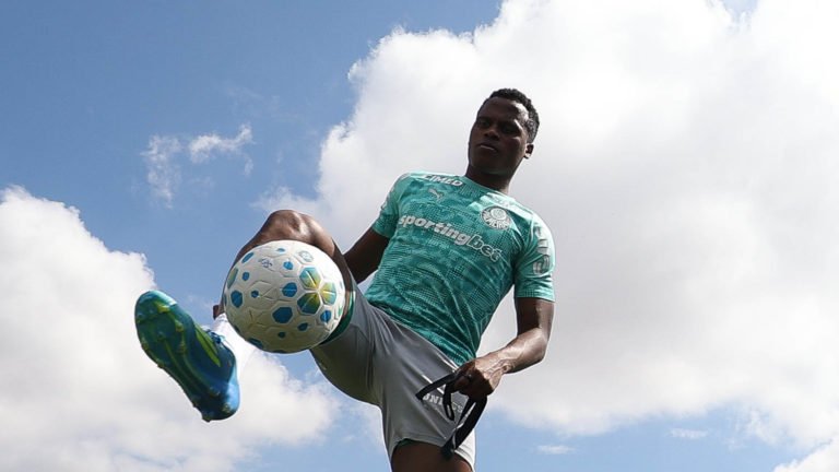 Arias exalta “conexão” com o elenco e projeta sequência da temporada