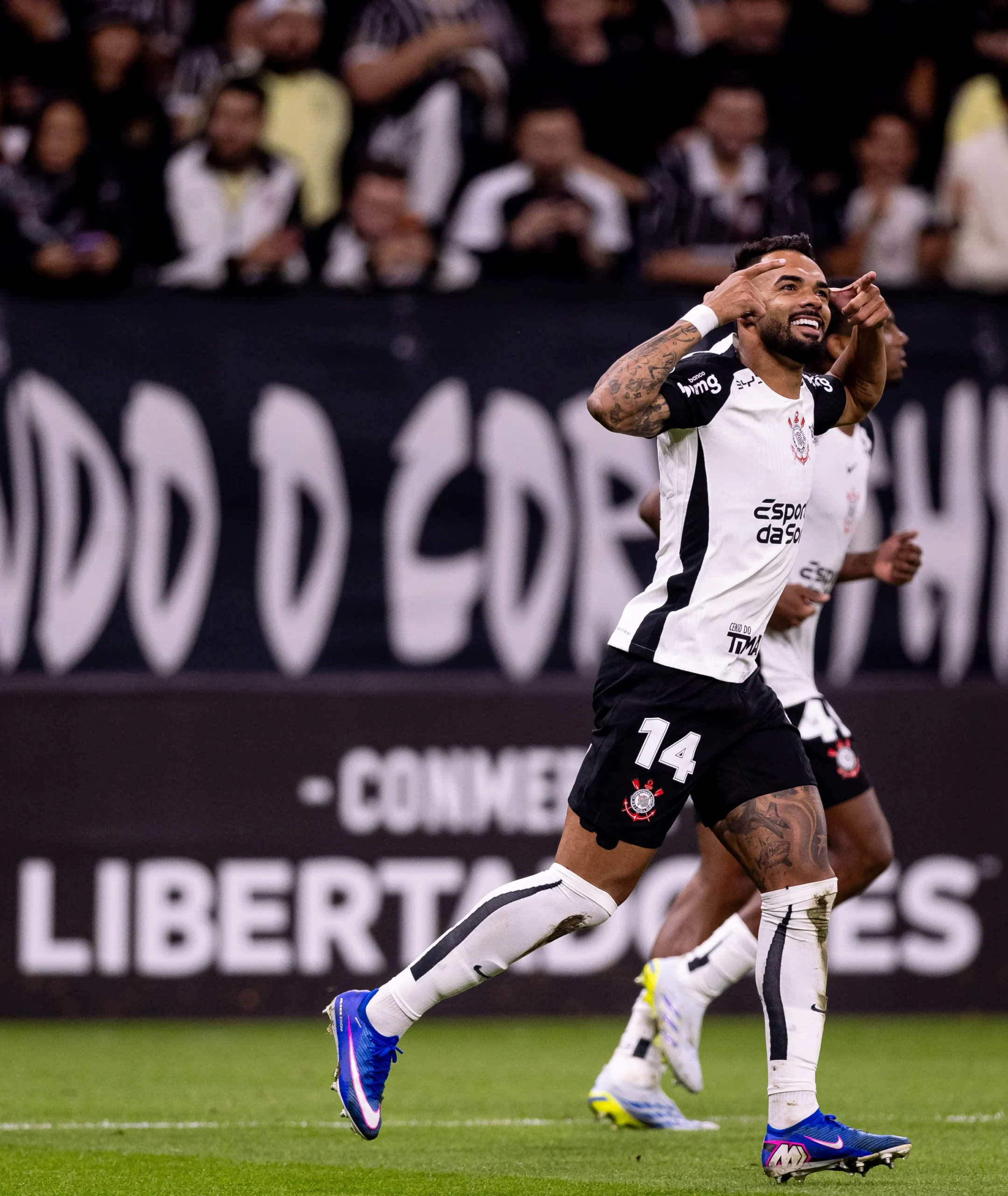 Corinthians vence com show de Gustavo Henrique